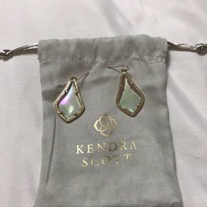 Gorgeous iridescent Kendra Scott Alex earrings